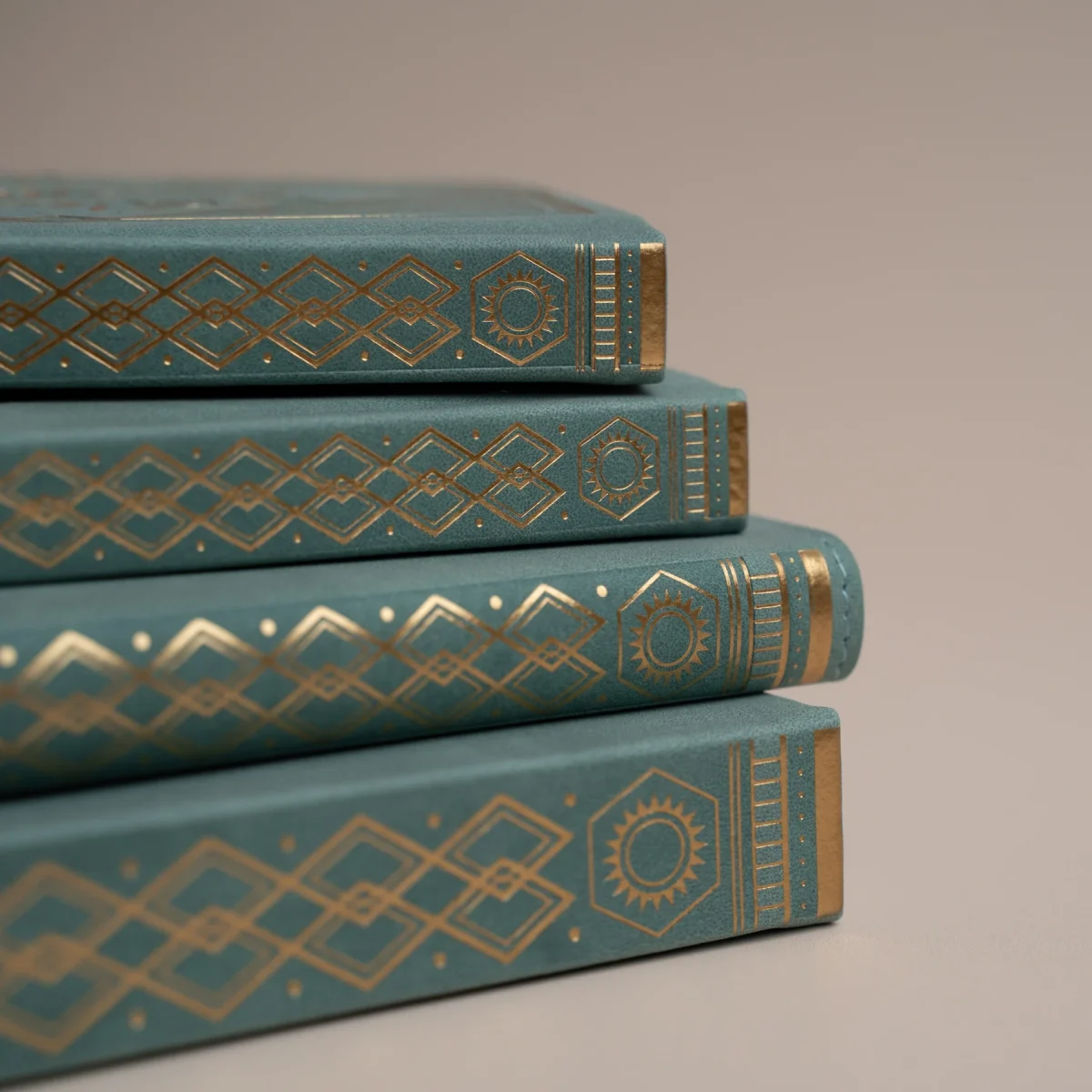 Archer & Olive - Everyday 2026 Keeper of the Bees in Soft Teal Dot Grid Travelers (TN372)